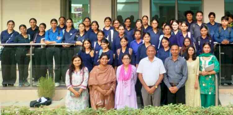 कलंक नहीं, समझ जरूरी: विश्वकर्मा यूनिवर्सिटी में मानसिक स्वास्थ्य पर संवाद