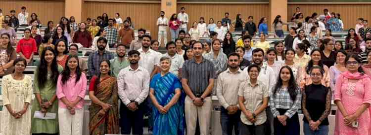 मनोवैज्ञानिक शोध में तकनीक की नई उड़ान, जीजेयू में साइकोपी कार्यशाला