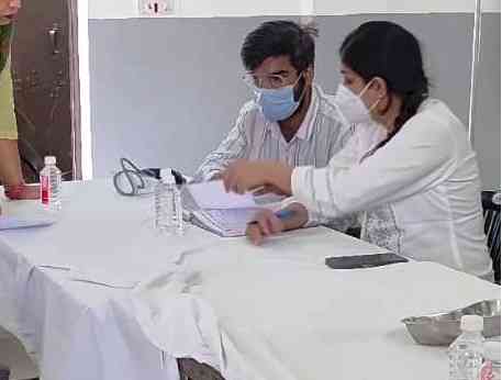 बुजुर्गों के लिए हेल्थ कैंप, 62 की हुई जांच