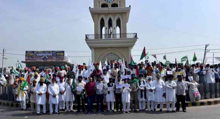 Protest against suspension of Food Safety Inspector Abhinav Khosla