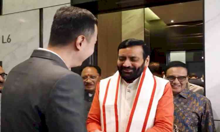 Haryana CM meets Punjab, Haryana diaspora entrepreneurs in Singapore