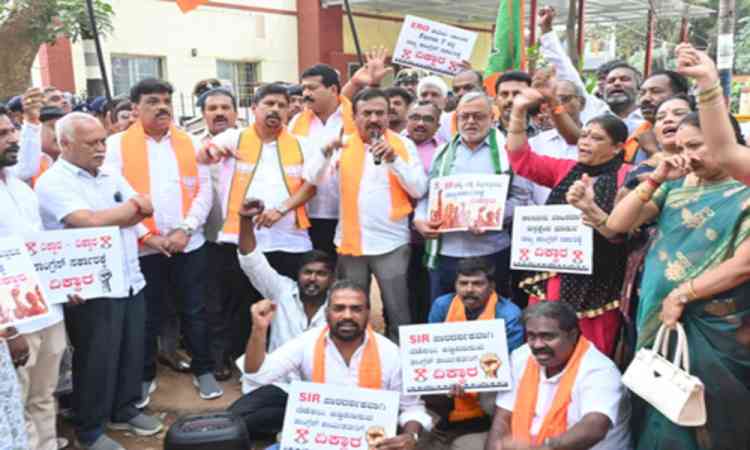 K’taka: BJP-JDS delegation seeks withdrawal of FIR over Form-7 issue