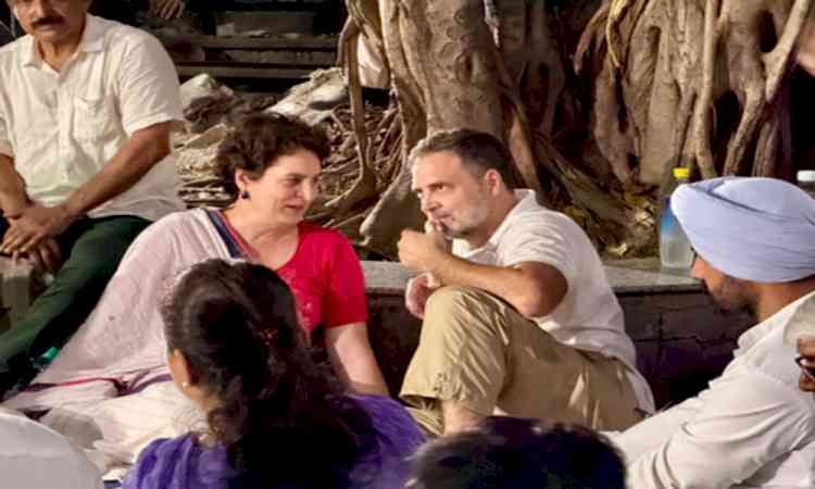 Rahul, Priyanka booked for forcibly entering Akashvani Bhawan
