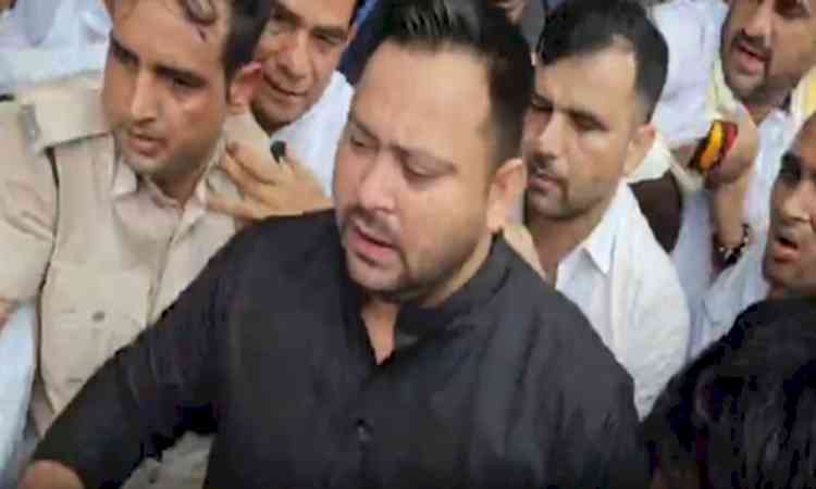 Tejashwi Yadav, Misa Bharti, Mukesh Sahani detained during SIR protest in Patna