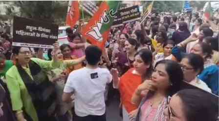 BJP Mahila Morcha protests against Rahul Gandhi over 'misconduct' with woman police officer