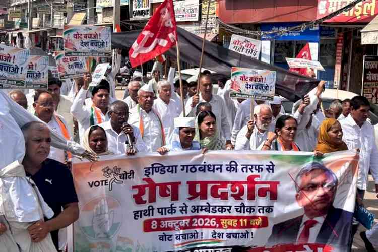 51 मीटर काले कपड़े के साथ इंडिया गठबंधन का प्रदर्शन