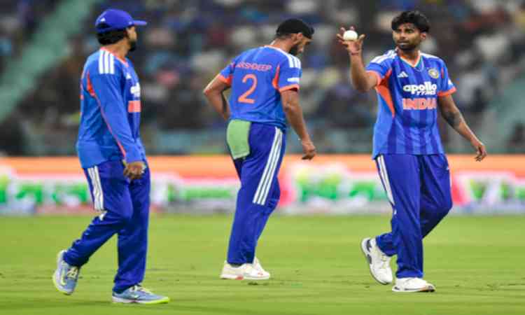 ‘I would have gone with Arshdeep or Mayank’: Gavaskar questions India’s 18th-over call