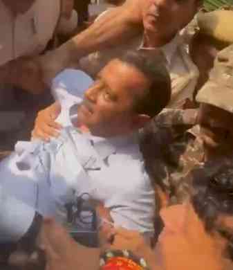 Mamata, Kejriwal among Oppn leaders detained amid protests against CEC