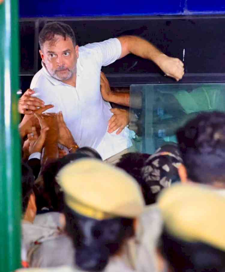 FairPoint: Rahul-Priyanka's aggressive street shows in Oppn's power game
