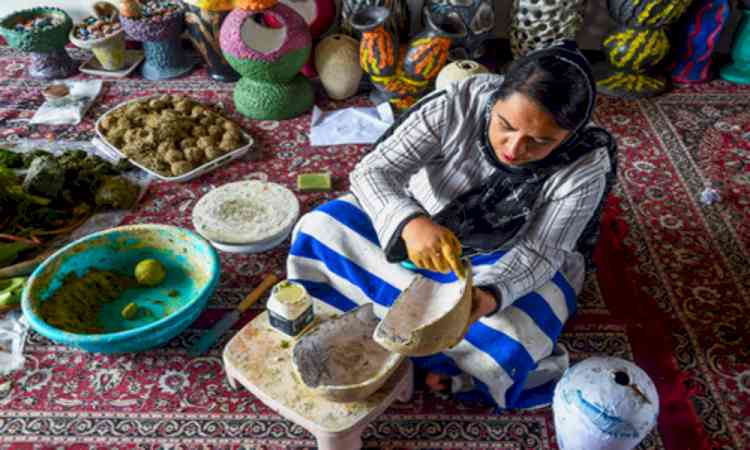 Kashmiri handicrafts on path to revival as exports cross Rs 1,100 crore: Report