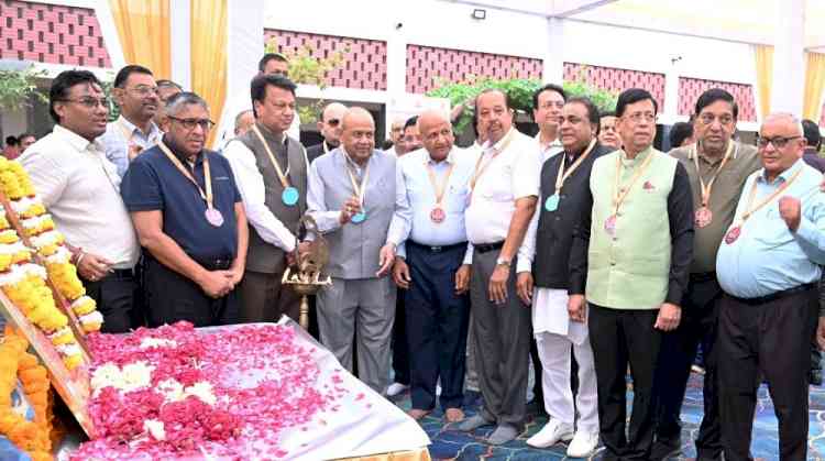 फूलों से सजे रथ, 18 घोड़ियां और भव्य झांकियां, अग्रसेन जयंती पर उमड़ा शहर