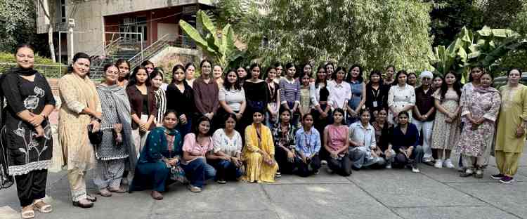 KMV Students Gain Practical Exposure to Advanced Research Facilities and Cutting-Edge Science