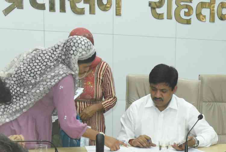 समाधान शिविरों में शिकायतों का समयबद्ध निपटारा करें अधिकारीः उपायुक्त