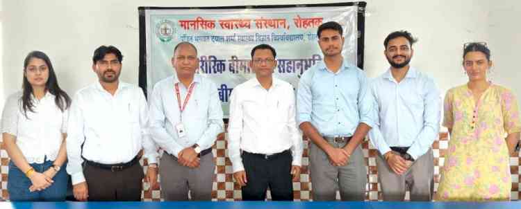 विद्यार्थियों से परीक्षा का तनाव दूर करने के गुर साझे किए, सकारात्मक सोच पर जोर