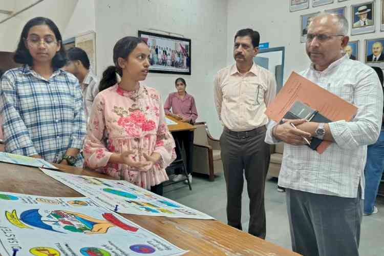 एमडीयू विद्यार्थियों ने पोस्टर बनाकर दिया आपदा से बचाव का संदेश