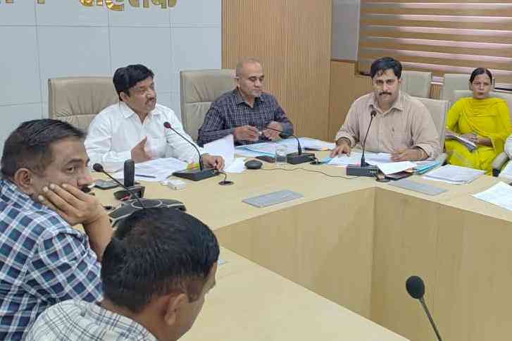 एक माह में बांटें फसल नुकसान का मुआवजाः एसडीएम