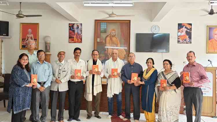 डॉ. विनोद कुमार शर्मा की काव्य कृति ‘अथर्ववेद मंजरी’ का भव्य विमोचन