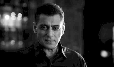 Salman Khan lauds Ranbir Kapoor, Ranveer Singh on 'Koffee With Karan': Both are fantastic actors 