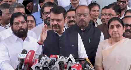 Maha Cabinet approves resolution praising PM Modi’s 25-year public service  