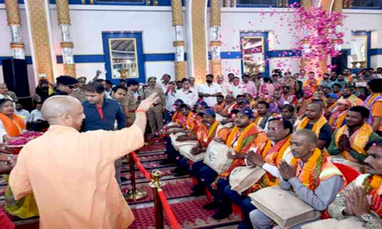 CM Adityanath honours sanitation workers in Varanasi; presents them with stoles, gifts