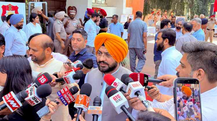 Cabinet Minister Tarunpreet Singh Sond Attends Review Meeting of ‘Yudh Nashian Virudh’ Campaign
