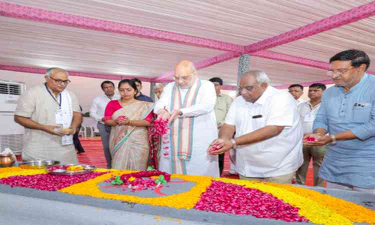 Gujarat: HM Amit Shah lays foundation for 81-foot Shiva statue at temple during Navratri