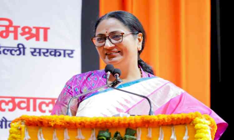 Delhi CM tells officials to ensure clean, well-lit city during festivals