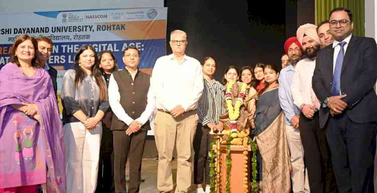 डिजिटल दौर में डिग्री नहीं, हुनर और सीखने की क्षमता दिलाएगी नौकरी