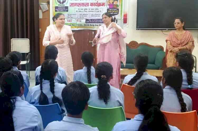सीजेएम ने पोक्सो एक्ट पर स्कूली छात्राओं को किया जागरूक