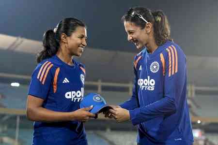1st T20I: Niki Prasad handed debut as Mandhana-led India elect to bowl first against Zimbabwe