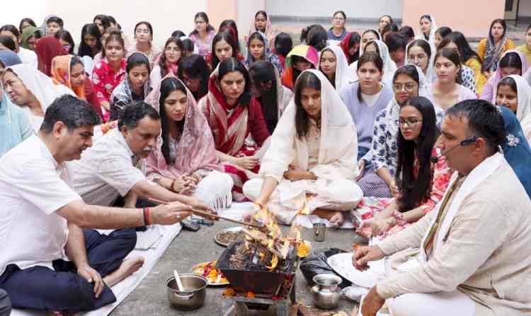 वैदिक मंत्रोच्चार के बीच सुपवा कन्या छात्रावास में नए सत्र का शुभारंभ