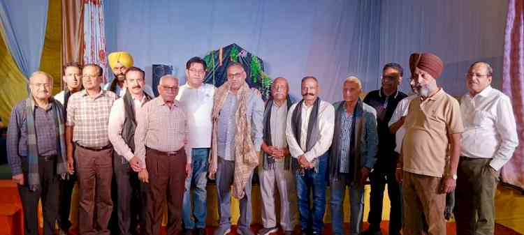 Pawan Dewan Pays Obeisance at Ramlila Events