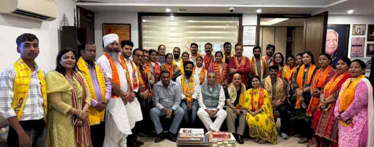 Sanjay Tandon lauds BJP workers for showcasing PM Modi’s 25-year public service journey through rangolis