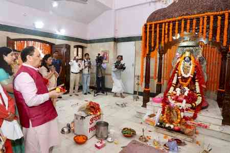 JP Nadda offers prayers to Maa Durga at Jhandewalan Temple, CR Park