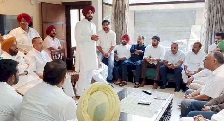 Warring calls for aggressive Congress campaign to oust AAP government in Punjab