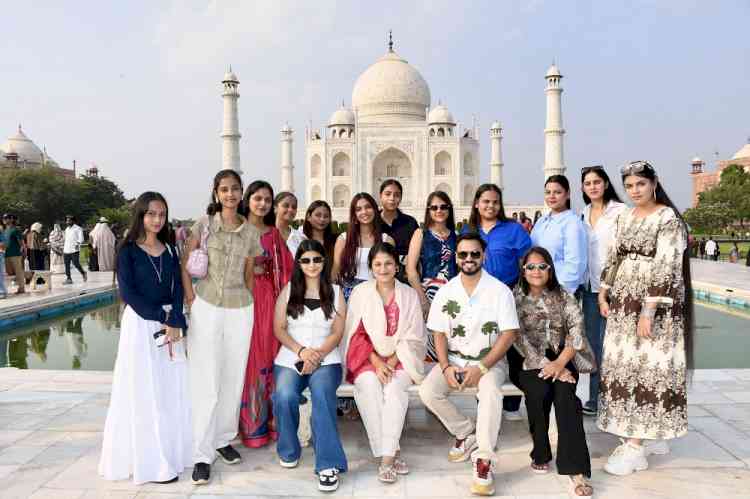 KMV Students Gain Experiential Learning Through Educational Tour to Agra and Delhi