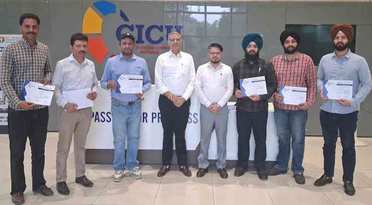 CICU distributes certificates to participants of 16th export training batch