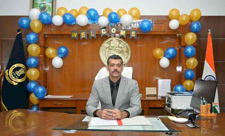 Dr Ankur Mahindroo assumes charge as MC Commissioner; Solid waste management, improved and hassle-free public services among priorities