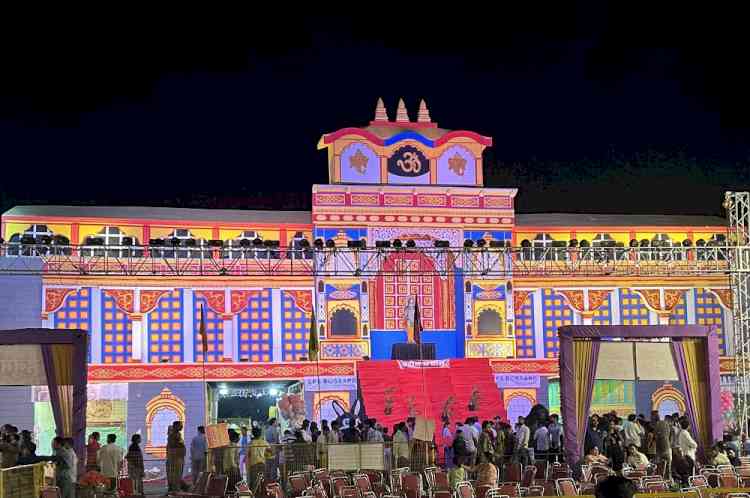 लंका दहन से गूंजा रामलीला मैदान, 200 ड्रोन से आसमान में रचे रामायण के दृश्य