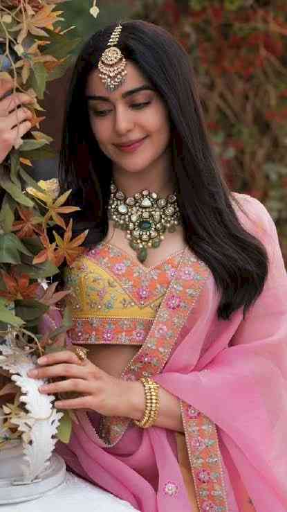 Adah Sharma Sings ‘Mahishasura Mardini’ LIVE, Her Expressive Eyes Remind Fans of Sridevi!