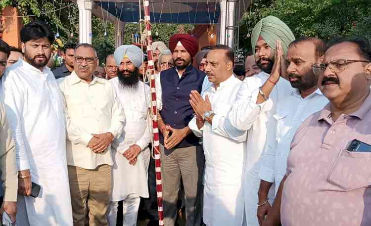 Don’t let VIP movement curtail festivities: Warring at Dussehra celebrations 