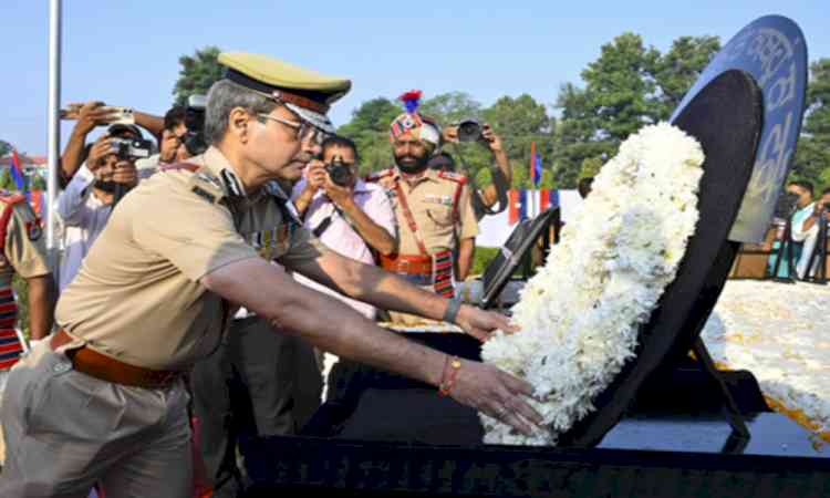 Punjab DGP lays wreaths at Police Martyrs’ Memorial in Jalandhar