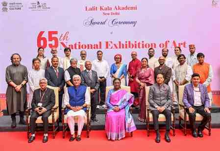 Prez Murmu presents Lalit Kala Akademi awards, calls for greater support to emerging artists