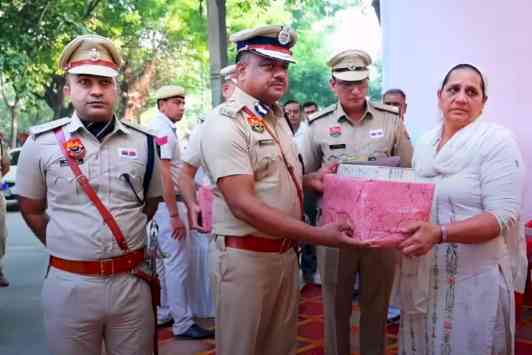 पुलिस स्मृति दिवसः रोहतक में शहीद जवानों को नमन, परिजनों का सम्मान