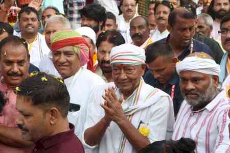MP: Digvijaya Singh meets farmers on third day of Ujjain-Ayodhya padyatra 