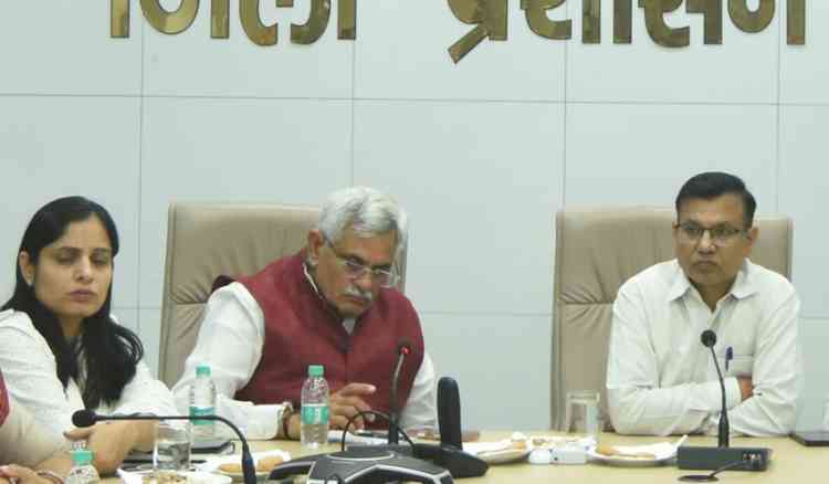 रोहतक में एक माह में समतल होंगे सड़कों के मैनहोल, टूटे ढक्कन भी बदलेंगे