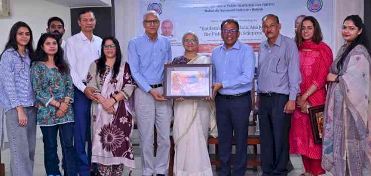 जनस्वास्थ्य विद्यार्थियों को डेटा विश्लेषण के प्रशिक्षण के लिए तीन दिवसीय कार्यशाला शुरू