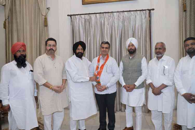 Punjab BJP strengthened in Moga: Akali leader and Senior Advocate Ramesh Grover joins BJP