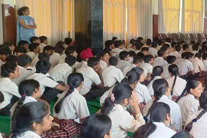 मानसिक बाधाएं तोड़ लक्ष्य साधें विद्यार्थी, सेमिनार में दिए सफलता के मंत्र