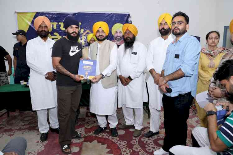 Cabinet Minister Sond Hands Over Property Cards to 447 Families in Villages Mahindipur and Ikolahi Under ‘Mera Ghar-Mere Naam’ Scheme